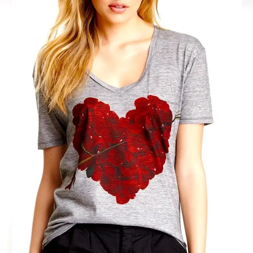 Go Couture V neck rose heart printed t shirt in grey and red